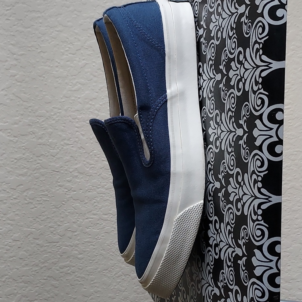 Converse slip on size 10